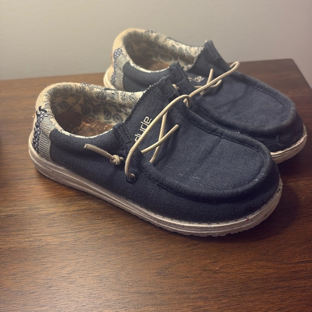 Boys shoes